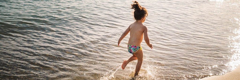 Wo und unter welchen Voraussetzungen im Sommer Urlaub möglich ist, unterscheidet sich von Land zu Land. Wer mit Kindern reist, muss das Kleingedruckte lesen und sich auf PCR-Tests einstellen. 