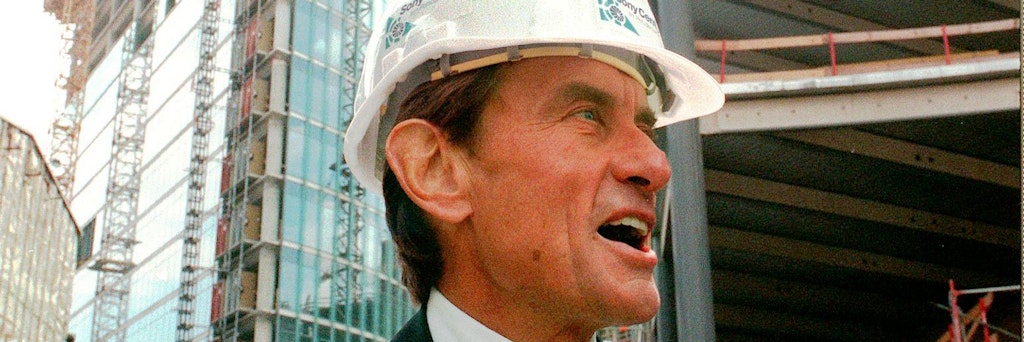 Helmut Jahn im Juli 1998 auf der Baustelle des Sony-Centers in Berlin.