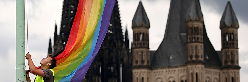 In ganz Deutschland bieten katholische Priester Segnungsgottesdienste für alle Paare an.
