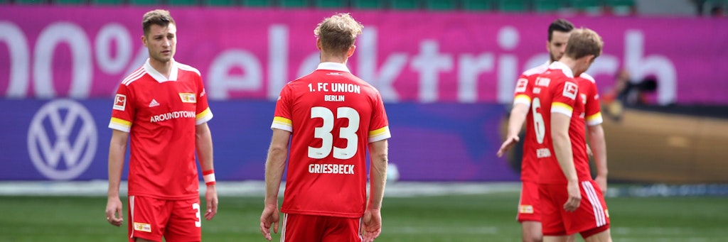 Hängende Köpfe: Die Kicker des 1. FC Union wissen, dass sie mit dem 0:3 in Wolfsburg eine Chance liegen gelassen haben. 