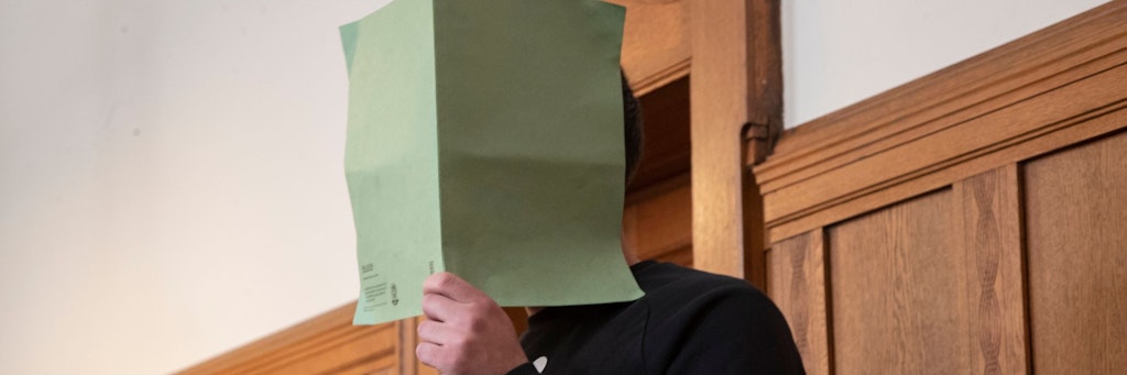 Der angeklagte Geigendieb und Einbrecher muss sich seit Dienstag vor Gericht verantworten.