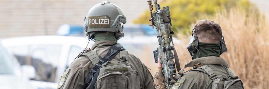 Wegen des Skandals um rechtsextreme Chats wird das Spezialeinsatzkommando (SEK) des Frankfurter Polizeipräsidiums aufgelöst.