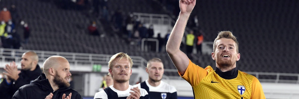 Der Ex-Schalker Teemu Pukki, Unions Joel Pohjanpalo und Leverkusens Keeper Lukas Hradecky (v.l.) bejubelten im November 2019 die geschaffte EM-Qualifikation ihres finnischen Teams. 