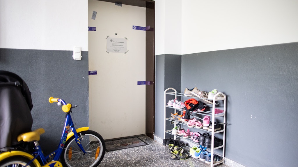 Hinter dieser Haustür in Solingen lebte Christiane K. mit ihren Kindern.