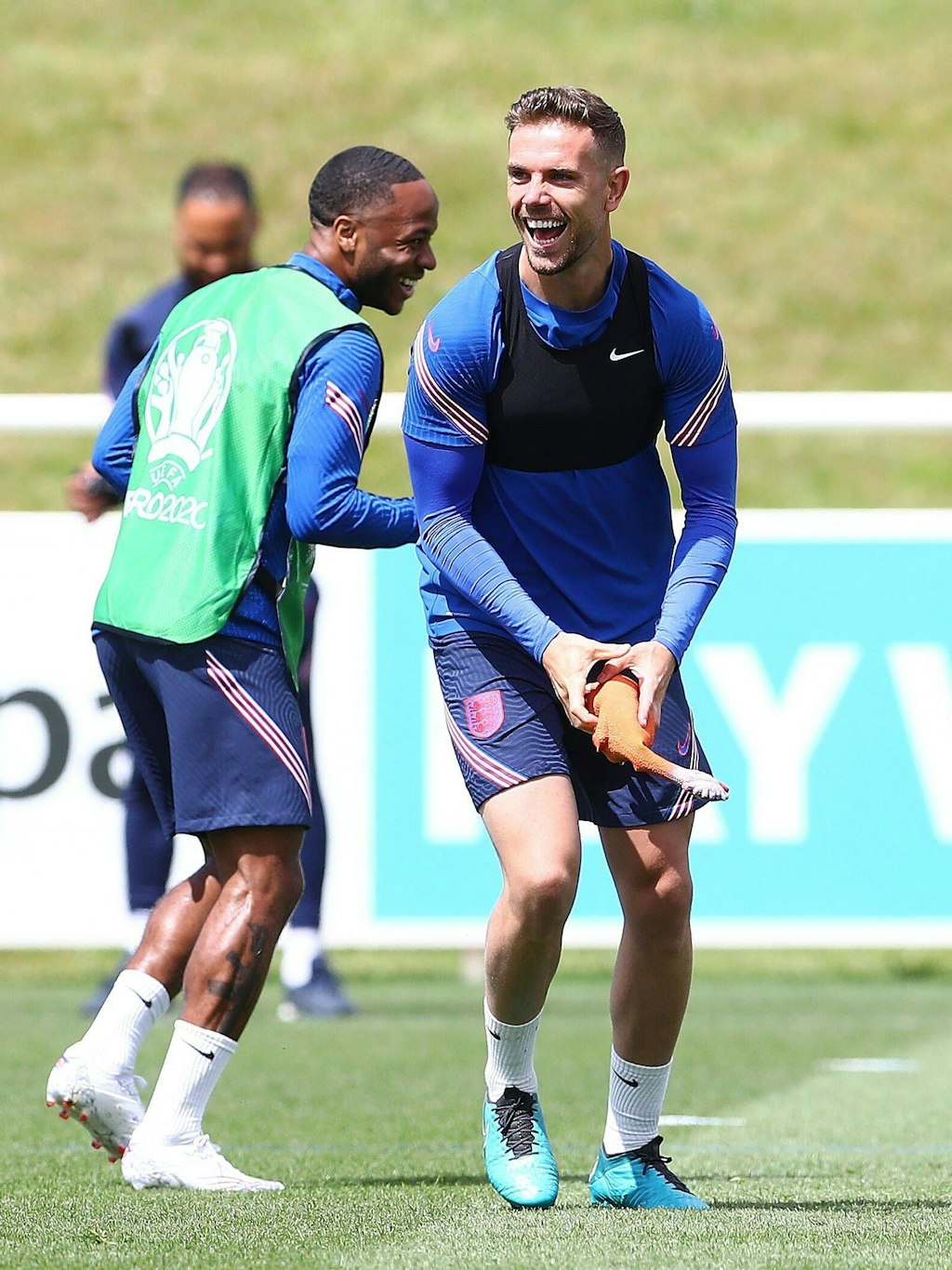 Haben gut lachen: Jordan Henderson und Raheem Sterling (l.).