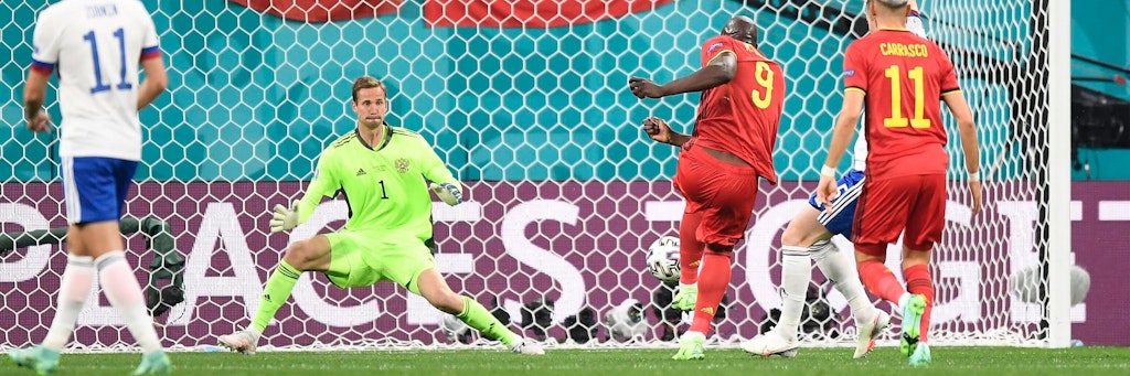 Belgiens Romelu Lukaku trifft in der 10.Minute zum 1:0 gegen Russland.