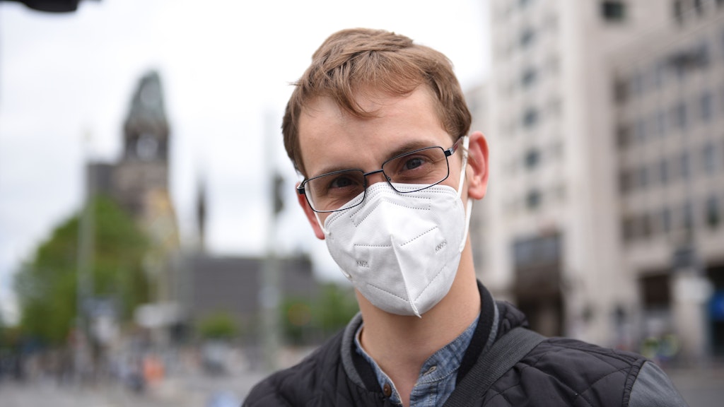 Bernd Fiedler (30) aus Tempelhof-Schöneberg setzt weiter auf die Maskenpflicht. „Die Unvernunft kommt früh genug“, sagt er.<br><br>