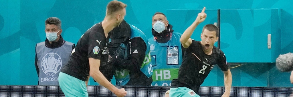 Österreichs Stefan Lainer (r.) bejubelt seinen Führungstreffer zum 1:0. Es war dann aber lange doch sehr eng für die Jungs aus der Alpenrepublik gegen Nordmazedonien. 