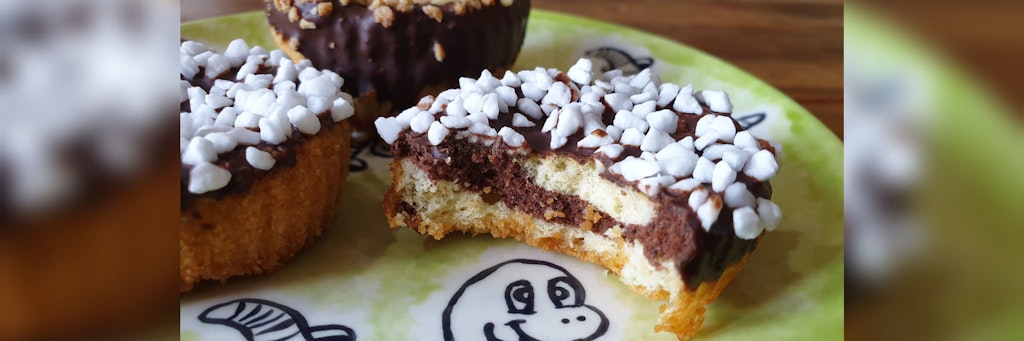 Die Biskuit-Muffins im Zebralook gelingen auch Back-Anfängern ohne Probleme.