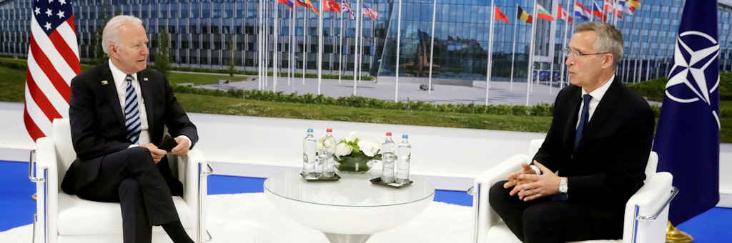  Joe Biden (l.) traf bei seinem ersten Nato-Gipfel als US-Präsident in Brüssel mit dem Nato-Generalsekretär Jens Stoltenberg zusammen.