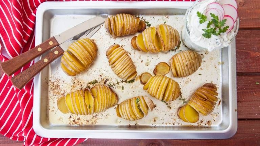 Die Fächerkartoffeln werden im Ofen gegart. 