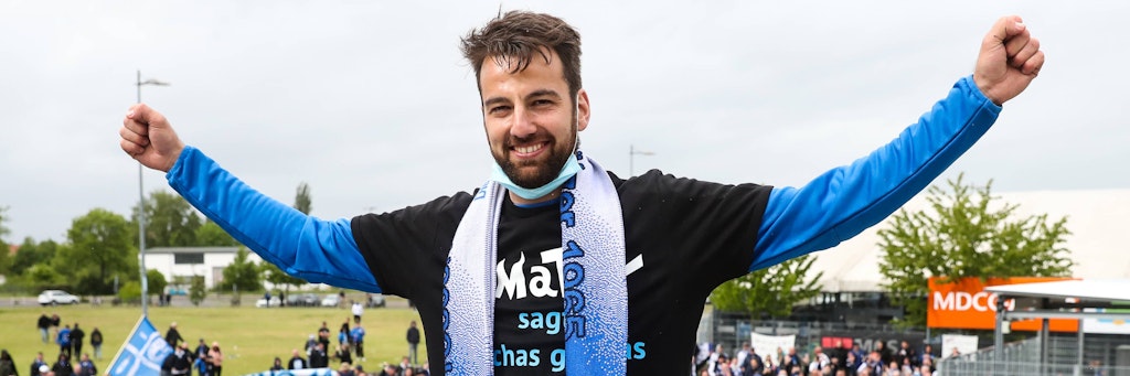Christian Beck bei seiner Verabschiedung vom 1. FC Magdeburg. Er tauscht das Blau mit Weinrot, stürmt künftig für den BFC Dynamo. 