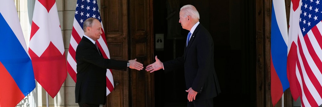 Der Handschlag von Wladimir Putin und Joe Biden vor der Villa La Grange in Genf.