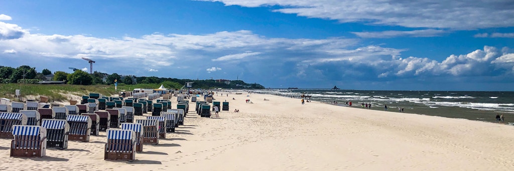 Fit für den Sommer: Touristen müssen bei der Einreise nach Mecklenburg-Vorpommern einen Corona-Test machen, die Testpflicht während des Urlaubs wird allerdings aufgehoben (Symbolbild).