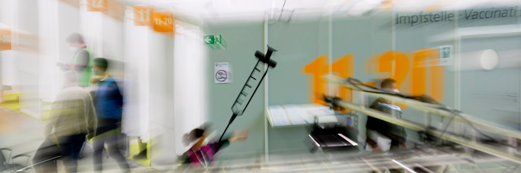 Das Impfzentrum in der Messe Berlin. Immer mehr sind gegen Corona geimpft. Erkranken können sie trotzdem (Archivbild).