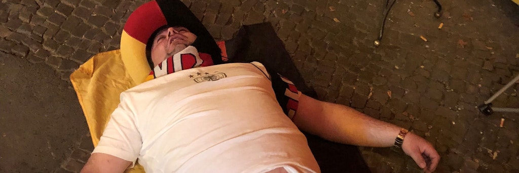 Deutschland-Fan Christian hat die Niederlage vom Hocker gehauen.