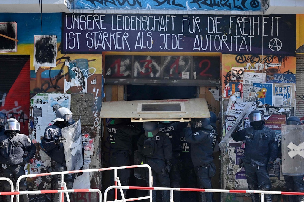 Polizei am Donnerstag an der „Rigaer 94“