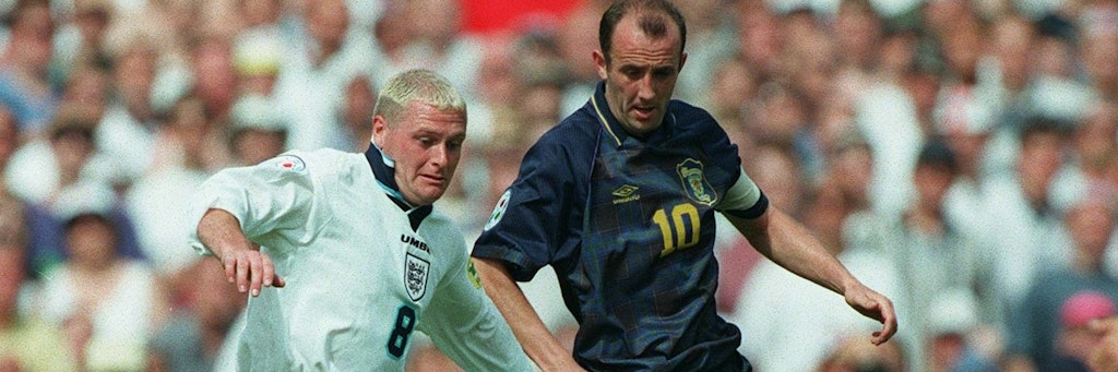EM-Duell 1996: Paul Gascoigne (l.) setzt sich mit den Engländern gegen Schottland mit Gary McAllister durch.