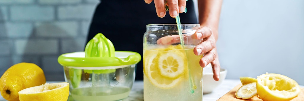 Zitronen-Limonade ist ein Klassiker. Limos lassen sich aber auch mit vielen anderen Früchten gut selbst herstellen.