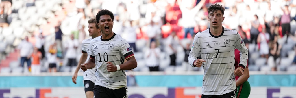 Serge Gnabry und Kai Havertz jubeln. Es läuft gut gegen Portugal.