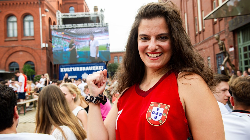 Carolina ballt vor dem Spiel die Siegerfaust. Nach dem Führungtreffer kam von der portugiesischen Elf aber nicht mehr viel.