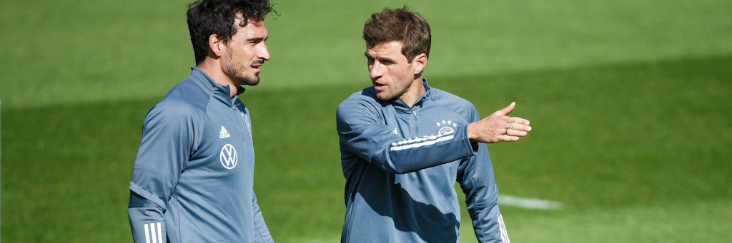 Diesen Moment haben Thomas Müller und Mats Hummels herbeigesehnt: Im EM-Test stehen sie wieder im DFB-Trikot auf dem Platz.