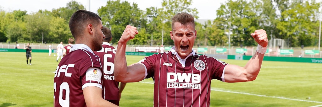 Matthias Steinborn ballt die Fäuste, lässt die Muskeln spielen. So bejubelte der BFC-Stürmer sein 2:0 im Pokalfinale, sein insgesamt 71. Tor für den Klub.