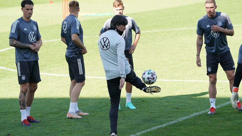 Hat noch nicht alle 26 Spieler für den EM-Test am Start: Bundestrainer Jogi Löw.