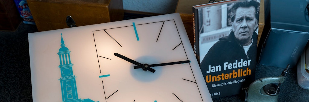 Küchenuhr aus dem Nachlass des 2019 gestorbenen Hamburger Schauspielers Jan Fedder.