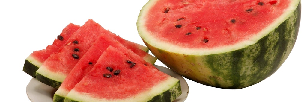 Wassermelonenkerne enthalten viele wertvolle ungesättigte Fettsäuren, B-Vitamine und auch Mineralstoffe wie Magnesium, Calcium und Eisen.