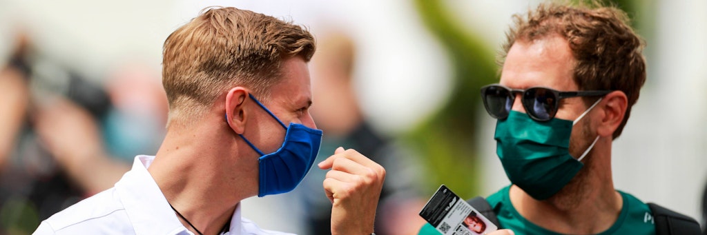 Zwei, die sich prima verstehen: Mick Schumacher und Sebastian Vettel.