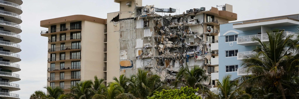 Das eingestürzte Gebäude in Miamis Stadtteil Surfside sieht aus, als wäre es im Krieg zerstört worden.