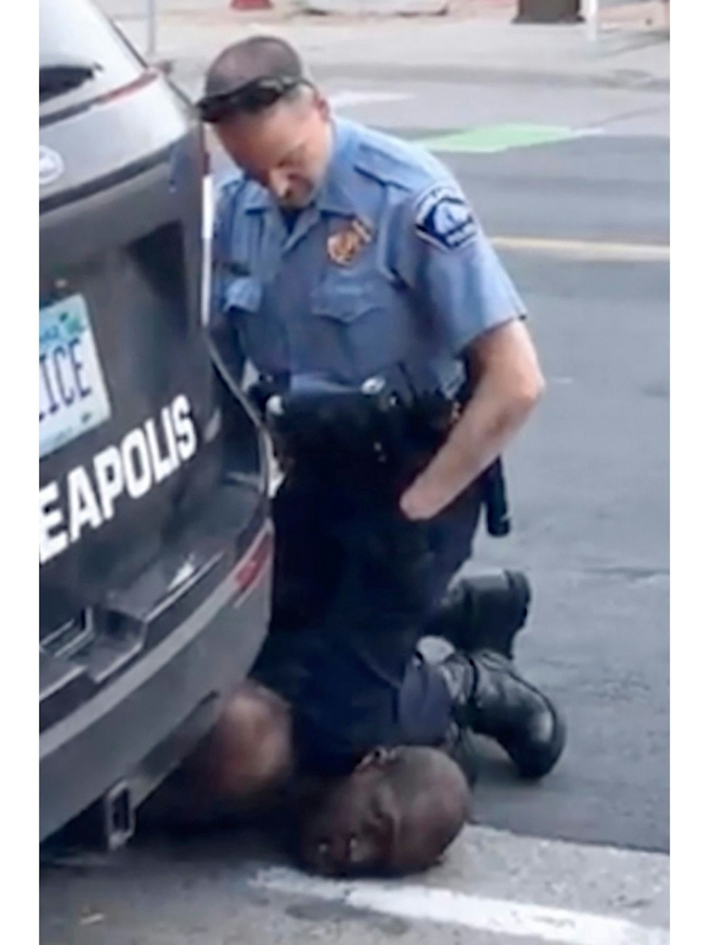 Der weiße Polizist hatte dem wegen Falschgeldvorwürfen festgenommenen Floyd am 25. Mai 2020 in Minneapolis rund neuneinhalb Minuten lang das Knie in den Nacken gedrückt, obwohl der Schwarze wiederholt klagte, er bekomme keine Luft mehr.