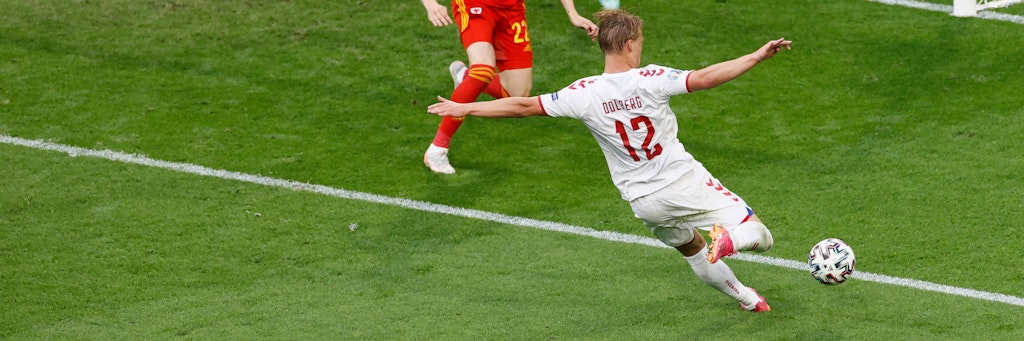 Dänemarks Kasper Dolberg macht das 2:0! Die Vorentscheidung gegen Wales. 