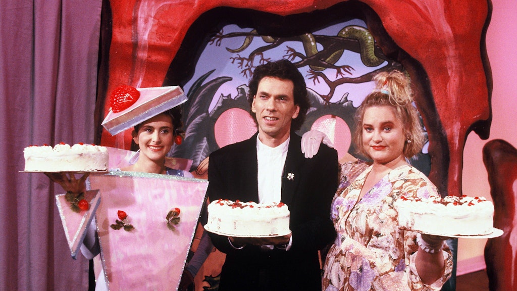Hella von Sinnen (rechts), Hugo Egon Balder and „Tortenmädchen“ Regine Weissbarth in der Anarcho-Show „Alles Nichts Oder?!“. 