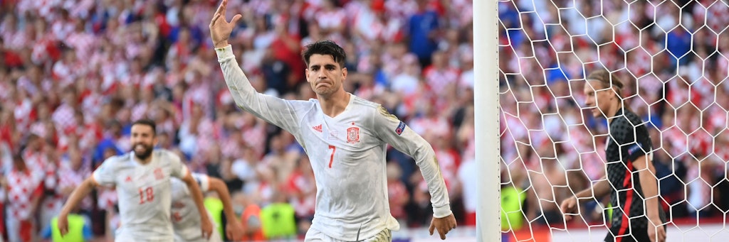 Spaniens Alvaro Morata feiert sein 4:3, mit dem er Kroatien endgültig den Zahn zieht.