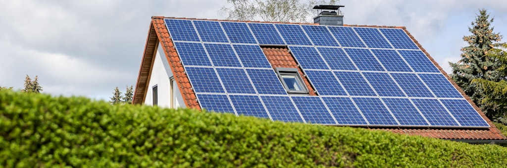 Laut Entwurf sollen alle Neubauten Solarzellen auf dem Hausdach haben. 