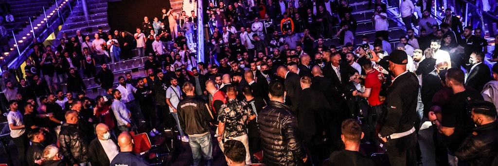 Bei der Boxgala boxte nach dem eigentlichen Kampf ein Teil der Zuschauer weiter.
