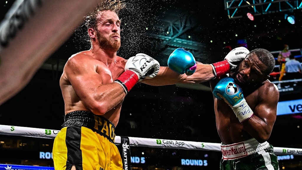 Youtuber Logan Paul (26) kann sich nach dem Showkampf gegen Box-Legende Floyd Mayweather (44) nicht nur über Millionen-Einnahmen freuen, sondern auch ordentlich mit seiner Leistung angeben.