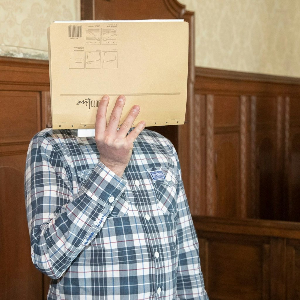 Der Angeklagte Norbert J. (41) vor Gericht. Da hat er außer Ausflüchte nichts zu bieten.<br>