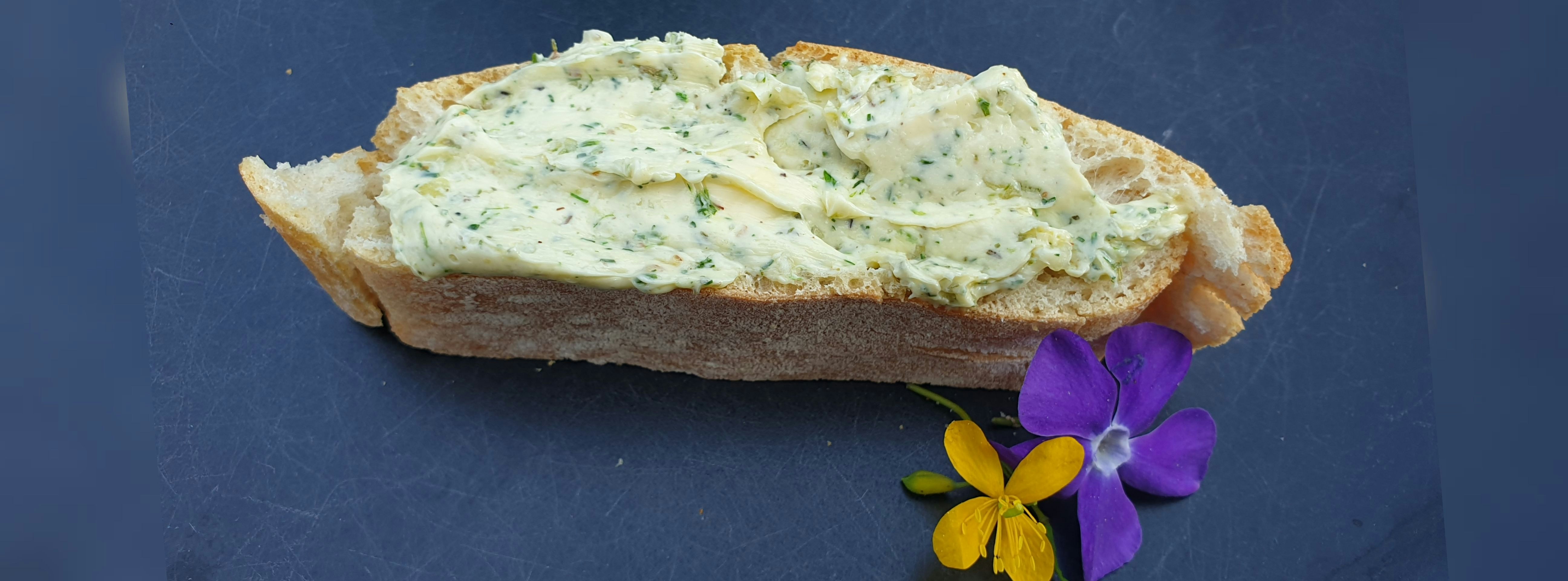 Kräuterbutter einfach selber machen: Mit diesem Rezept wird sie so ...