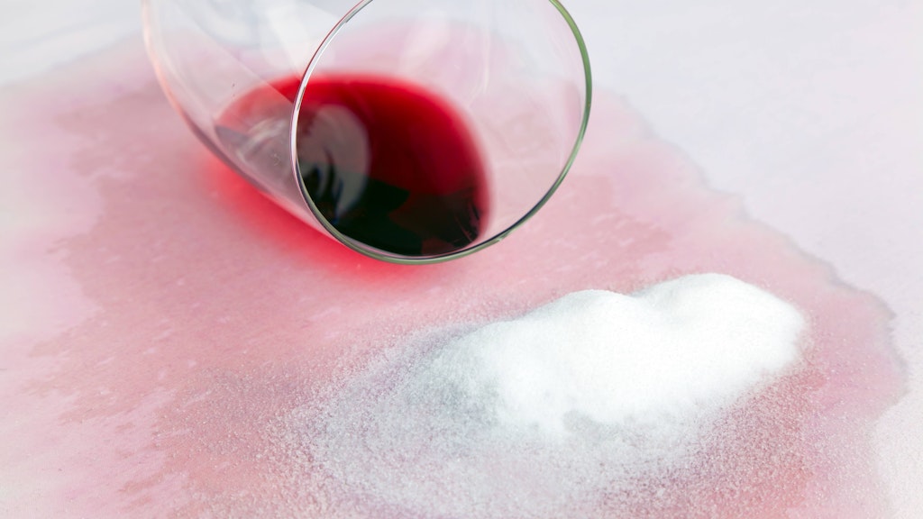 Salz hilft auch gegen Rotwein-Flecken.