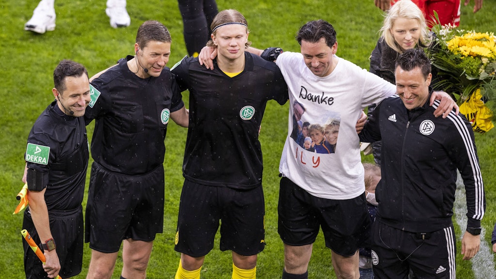 Erling Haaland sicherte sich das letzte Schiedsrichter-Trikot von Manuel Gräfe.