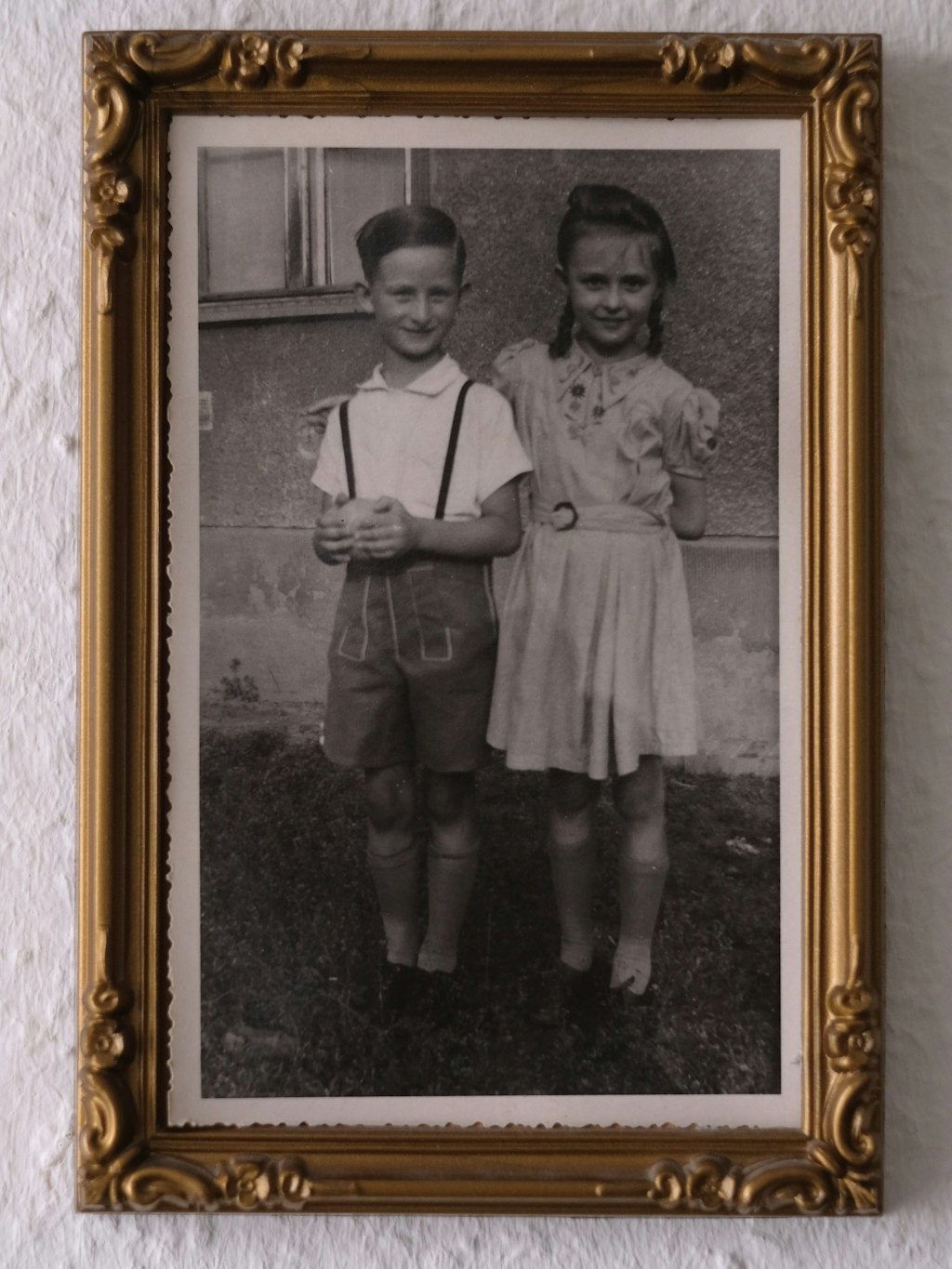 Klaus Jürgen Mahlitz und seine Schwester Rosemarie – das Foto entstand am Tag, als der Junge neun Jahre alt wurde. Sechs Tage später war er tot.<br><br>