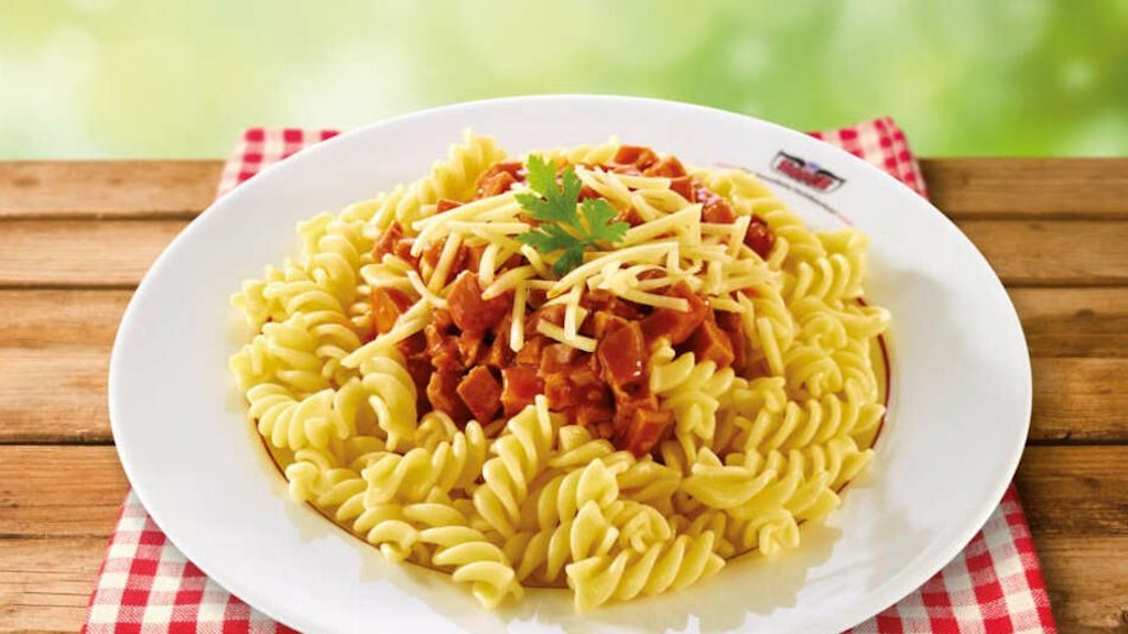 Zum Wurstgulasch aus der DDR passen Spirelli am besten.