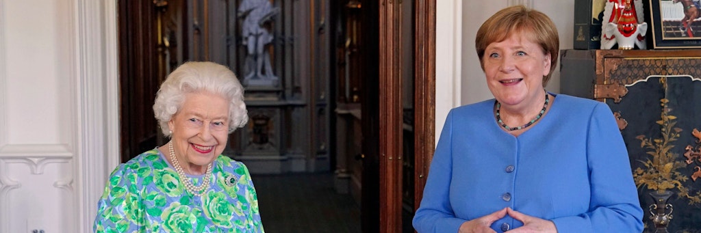 Queen Elizabeth II. mit Bundeskanzlerin Angela Merkel (CDU).