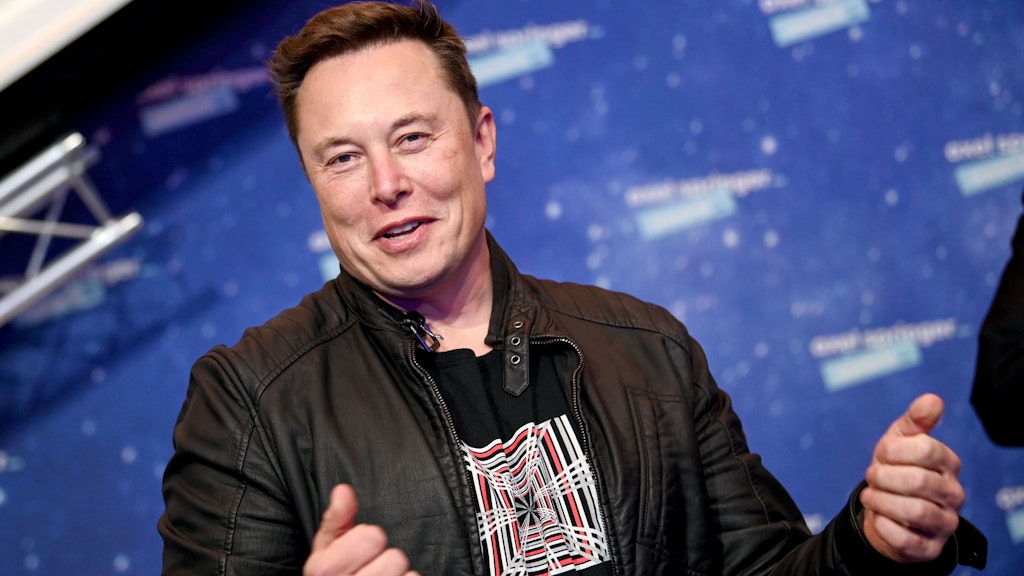 Auch Elon Musk will im Geschäft mit touristischen Flügen ins All mitmischen.