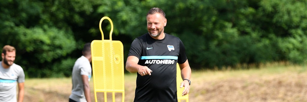 Hertha-Cheftrainer Pal Dardai hatte am Sonnabend sichtlich Spaß beim Übungsspiel seiner Mannschaft im Trainingslager in Neuruppin.