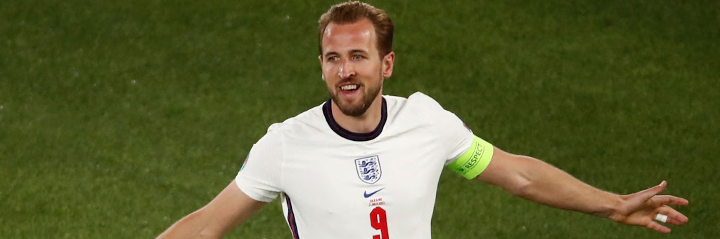 Englands Stürmer Harry Kane strahlt nach seinen zwei Toren gegen die Ukraine. 