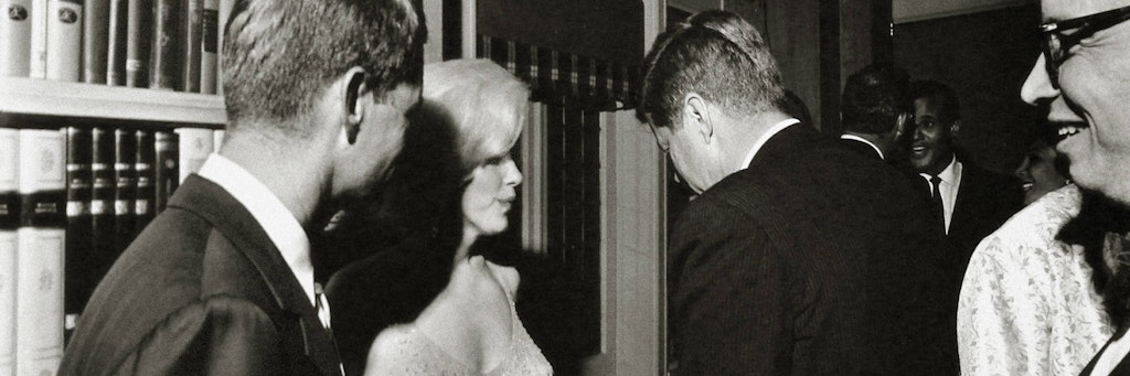 Marilyn Monroe mit President John F. Kennedy und seinem Bruder Robert F. Kennedy.